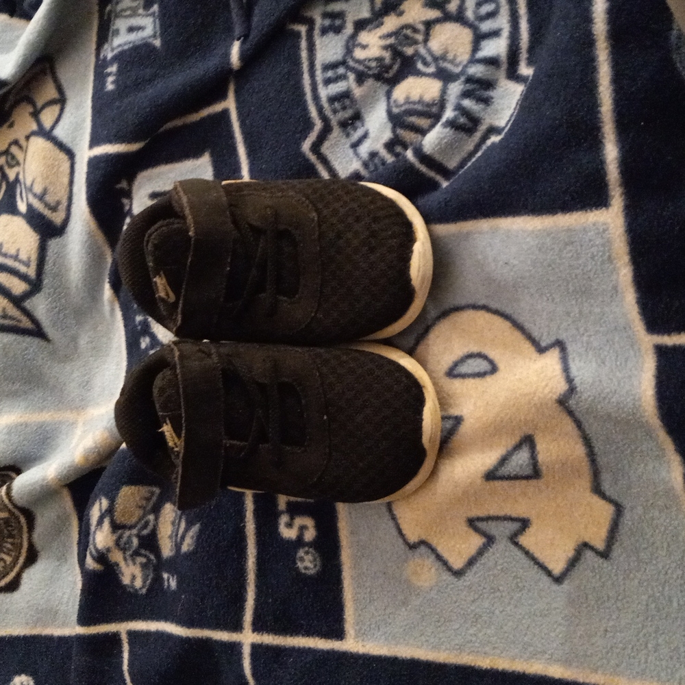 Boys size 6C Nike sneakers